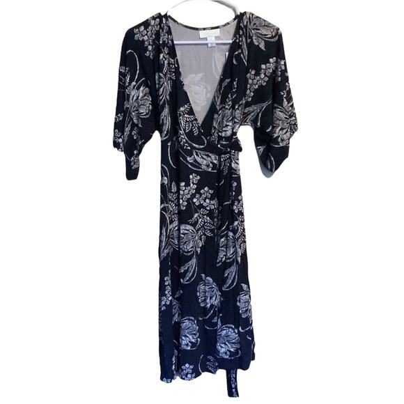 Motherhood Maternity Navy White Floral Flutter Sleeve Wrap Dress Size Medium NWT - Picture 4 of 13
